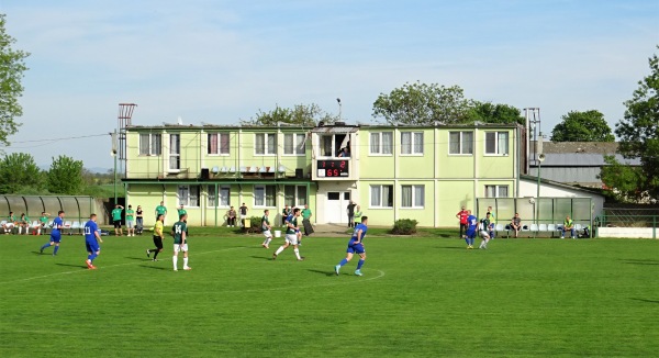Futbalový štadión Dvory nad Žitavou - Dvory nad Žitavou
