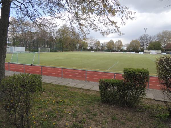 Sportplatz Oberfeld - Wiesbaden-Erbenheim