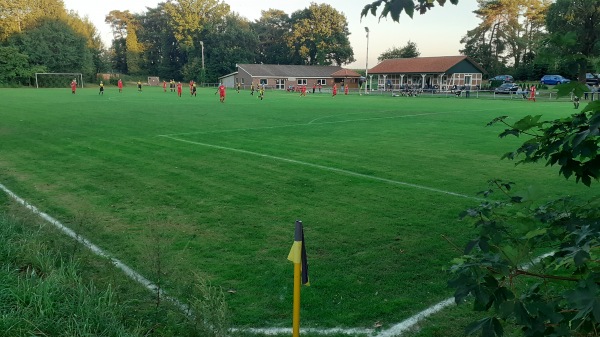 Lotti's Senke Sportplatz - Mittelstenahe