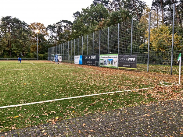 Sportplatz Schatenweg - Paderborn-Schloß Neuhaus