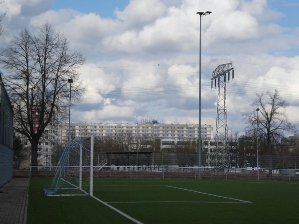 Sportanlage Am Kinderdorf Platz 3 - Halle/Saale-Neustadt