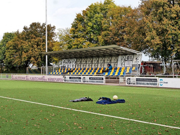 Theodor-Mostertz-Sportanlage Platz 2 - Meerbusch-Lank