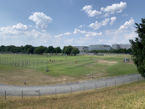 Zentrale Hochschulsportanlage Platz 9 - München-Milbertshofen-Am Hart