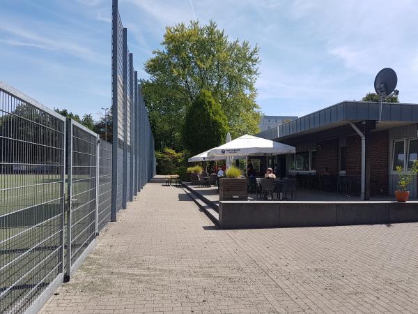 Sportplatz Ost - Hilden