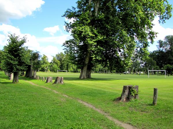 Sportplatz am Schloßpark - Malchin-Remplin