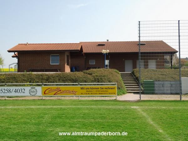 Hederborn-Arena am Hüneknapp - Salzkotten-Upsprunge