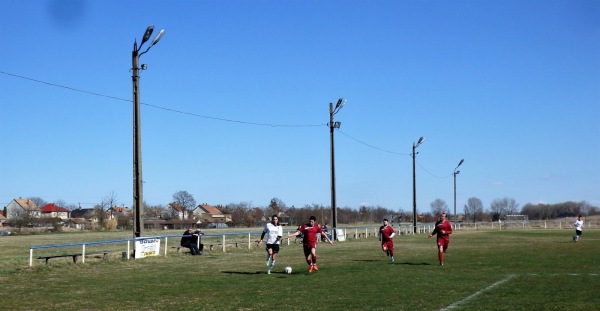 Péri focipálya - Pér