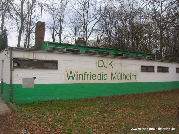 Sportplatz Piccoloministraße - Köln-Mülheim