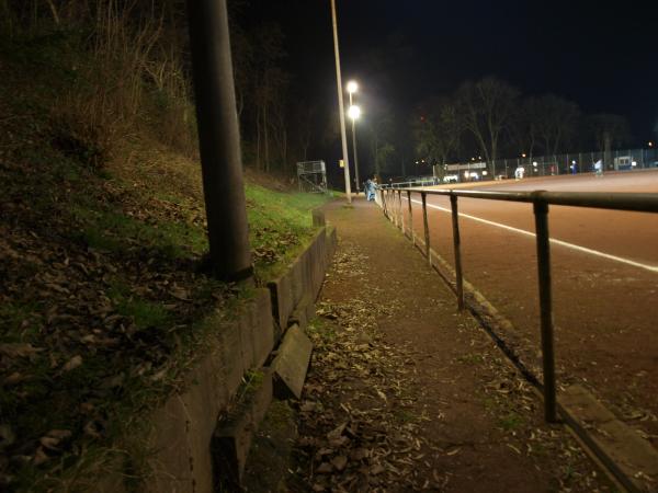 Bezirkssportanlage B8/Emsstraße - Duisburg-Fahrn