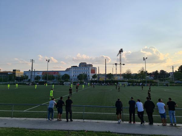 Ostbahn-XI-Platz Nebenplatz - Wien