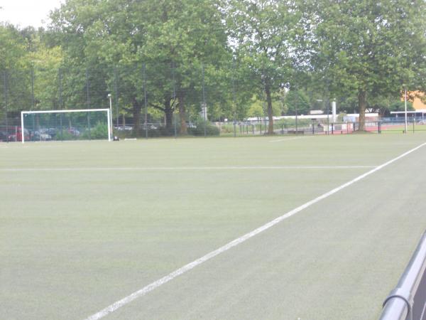 Sportpark Niederheid Platz 3 - Düsseldorf-Holthausen