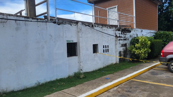 Norman Broaster Stadium - San Ignacio