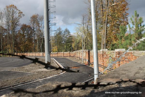 Ein Teil der alten Stadionmauer ist noch erhalten geblieben.