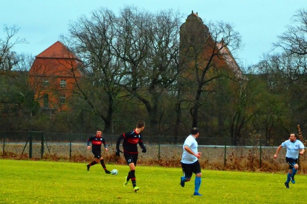Blick zu Kirche und Pfarrhaus