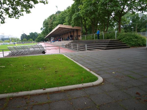 Kleine Kampfbahn im Arena-Sportpark - Düsseldorf-Stockum