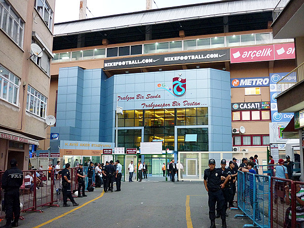Hüseyin Avni Aker Stadyumu - Trabzon