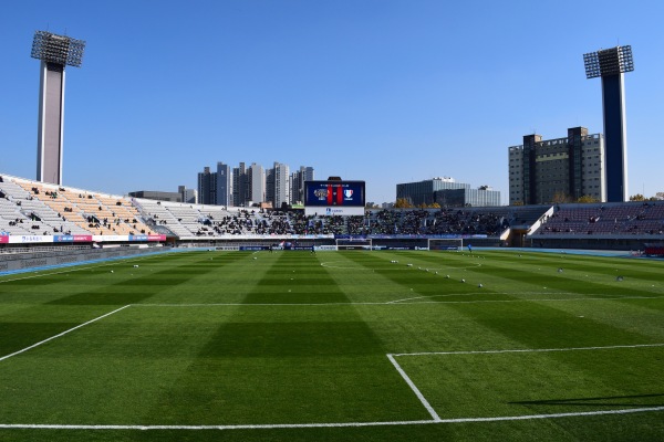 Suwon Stadium - Suwon