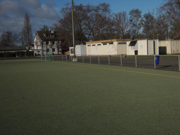 Sportplatz an der Kaiserbrücke - Wiesbaden-Amöneburg