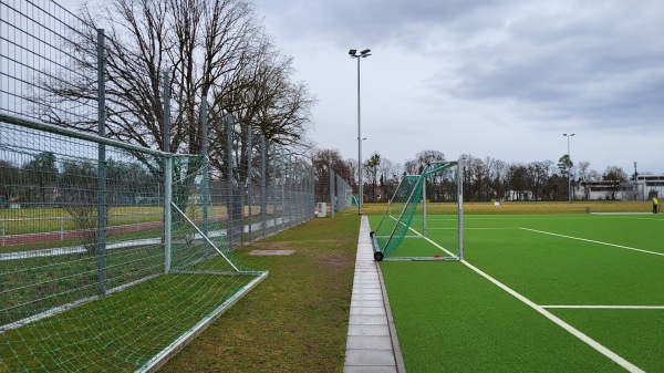 Bezirkssportanlage Surheimer Weg Platz 4 - München-Sendling