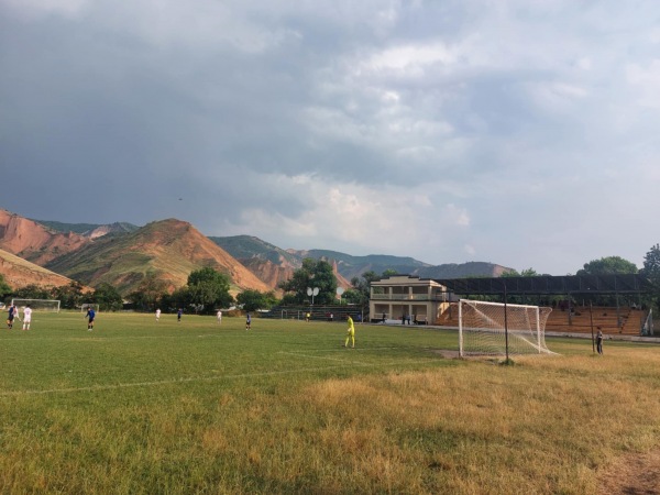 Tsentraľnyy stadion Mailuu-Suu - Mailuu-Suu
