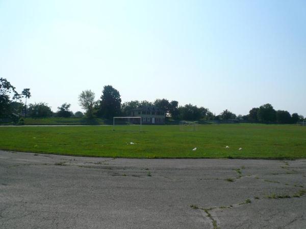 Teren Sportiv Brătușeni - Brătușeni