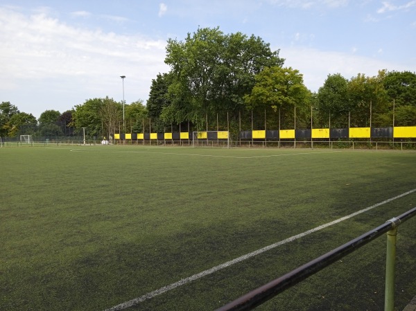 Containerbau MIRO Sportarena Platz 2 - Duisburg-Obermarxloh