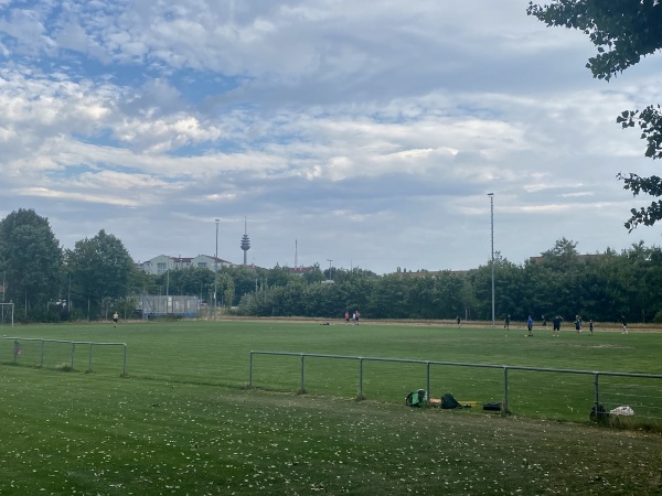 Sportanlage Regelsbacher Straße Platz 3 - Nürnberg-West