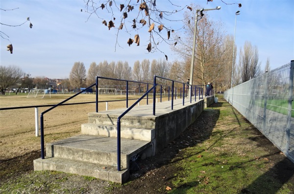 Pétfürdői Sportpálya Műfüves pálya - Pétfürdő