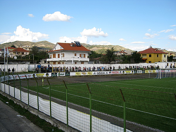 Stadiumi Shkumbin - Peqin