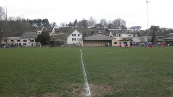 Stade rue de la Gare - Useldéng (Useldingen)