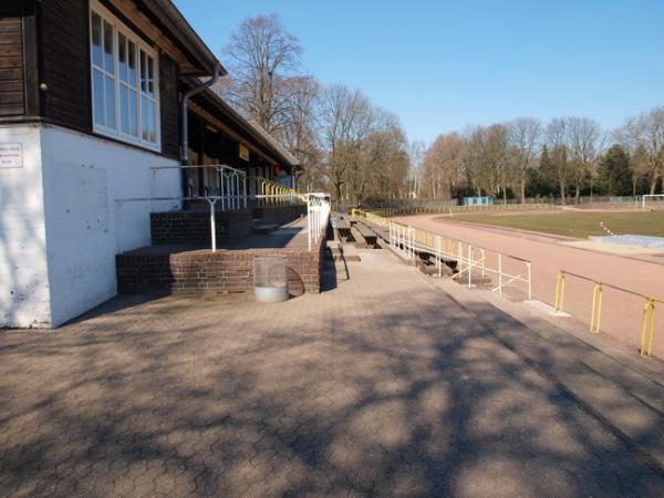 Edelstahlkampfbahn der Bezirkssportanlage Stahldorf - Krefeld-Stahldorf