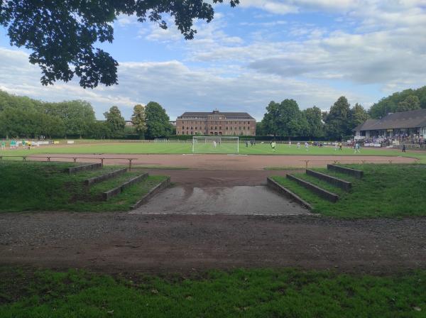 Edelstahlkampfbahn der Bezirkssportanlage Stahldorf - Krefeld-Stahldorf