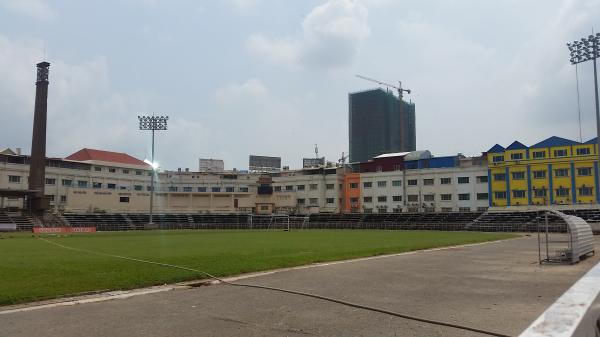 Ehemaliger Zustand: Tribüne durch Neubau ersetzt