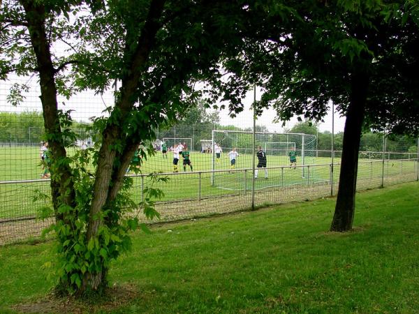 Sportanlage Am Kinderdorf Platz 2 - Halle/Saale-Neustadt