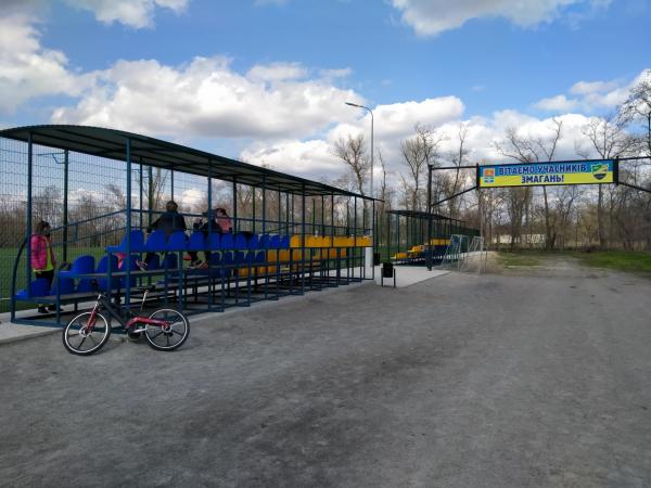 Futbolne pole Dnipro - Nova Kakhovka