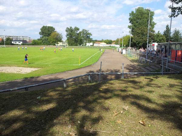 Aufbau-Sportplatz - Eisenhüttenstadt