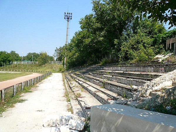 Stadionul Orășenesc - Fălești