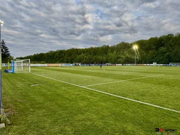 Stadion w Sarnów - Sarnów