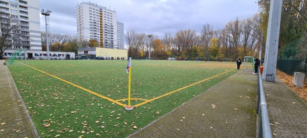 Sportplatz Dolgenseestraße - Berlin-Rummelsburg