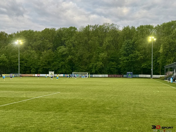 Stadion w Sarnów - Sarnów