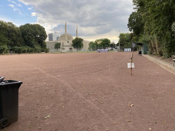 Prälat-Wolker-Anlage / Bezirkssportanlage Mitte Platz 2 - Köln-Ehrenfeld