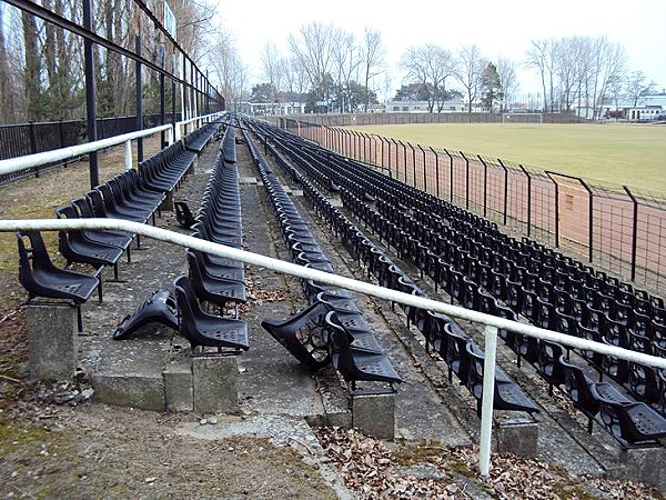 Stadion der Hüttenwerker auf den Sportanlagen Waldstraße - Eisenhüttenstadt