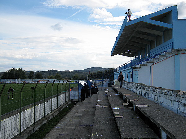 Stadiumi Shkumbin - Peqin