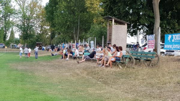 Fotbalové hřiště Chválkovice - Olomouc -  Chválkovice