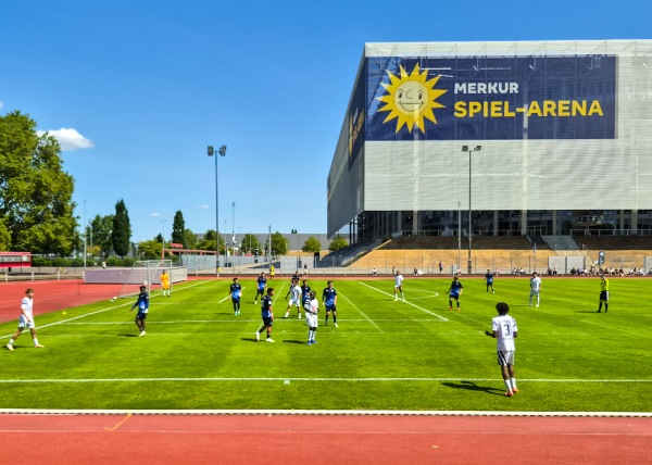 Kleine Kampfbahn im Arena-Sportpark - Düsseldorf-Stockum