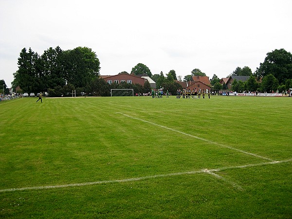Sportanlage Am Mittelpunkt - Sassenburg-Neudorf-Platendorf