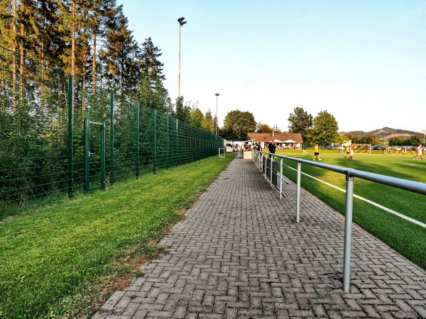 Sportplatz Am Sonnenhang - Schmallenberg-Gleidorf