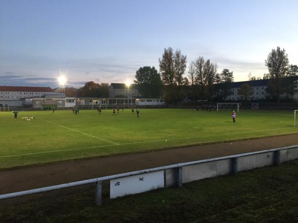 Aufbau-Sportplatz - Eisenhüttenstadt