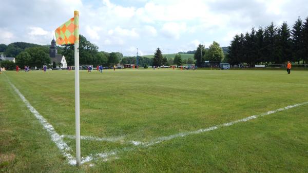 Sportplatz an der Kirche - Lichtenberg/Erzgebirge-Weigmannsdorf