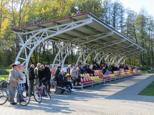 Gminny Stadion w Mikuszewskim - Mikuszewskie